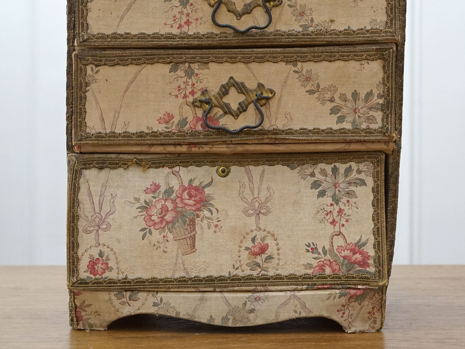 画像4: 1900年頃  アンティーク カルトナージュチェスト  薔薇の花かご ローズバスケット (4)