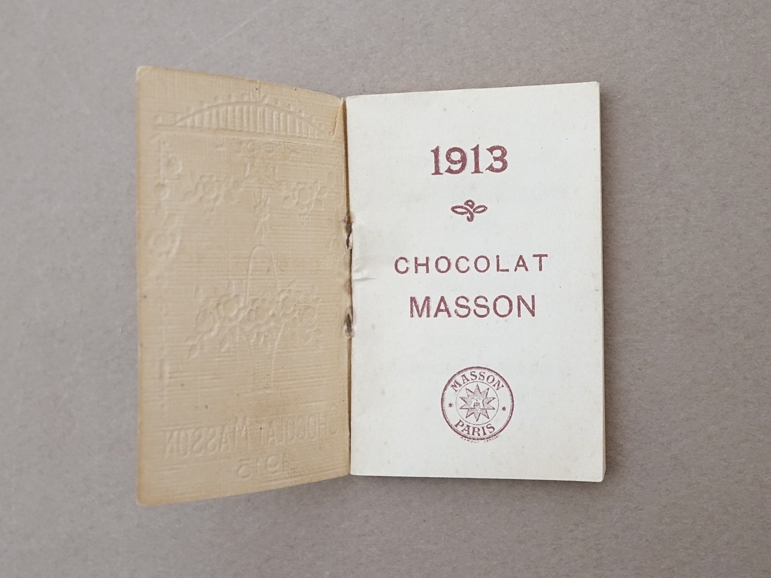 画像2: 1913年 アンティーク ローズパニエ＆薔薇のガーランド 小さなカレンダーのカルネ  - CHOCOLAT MASSON - (2)