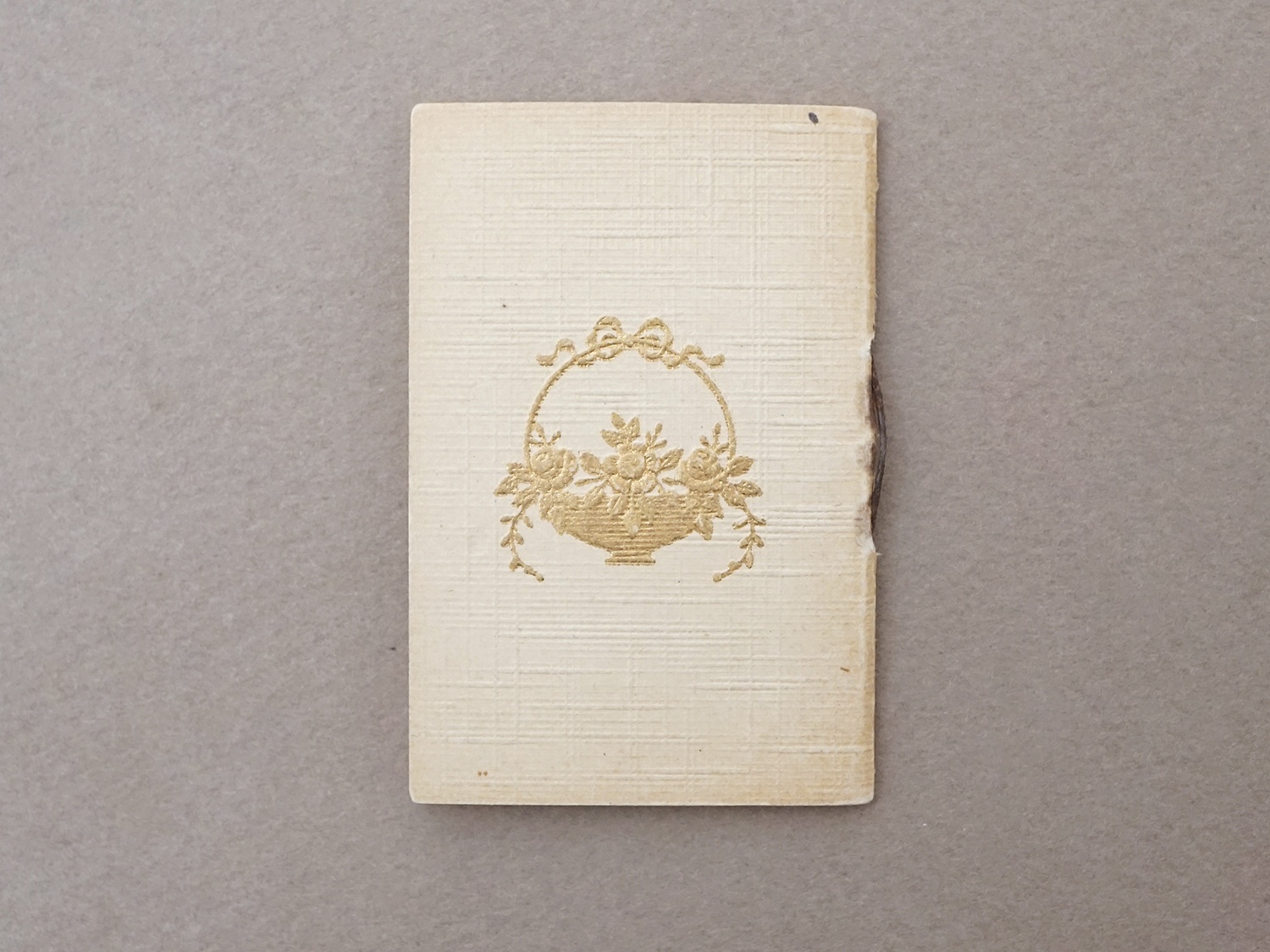 画像4: 1913年 アンティーク ローズパニエ＆薔薇のガーランド 小さなカレンダーのカルネ  - CHOCOLAT MASSON - (4)