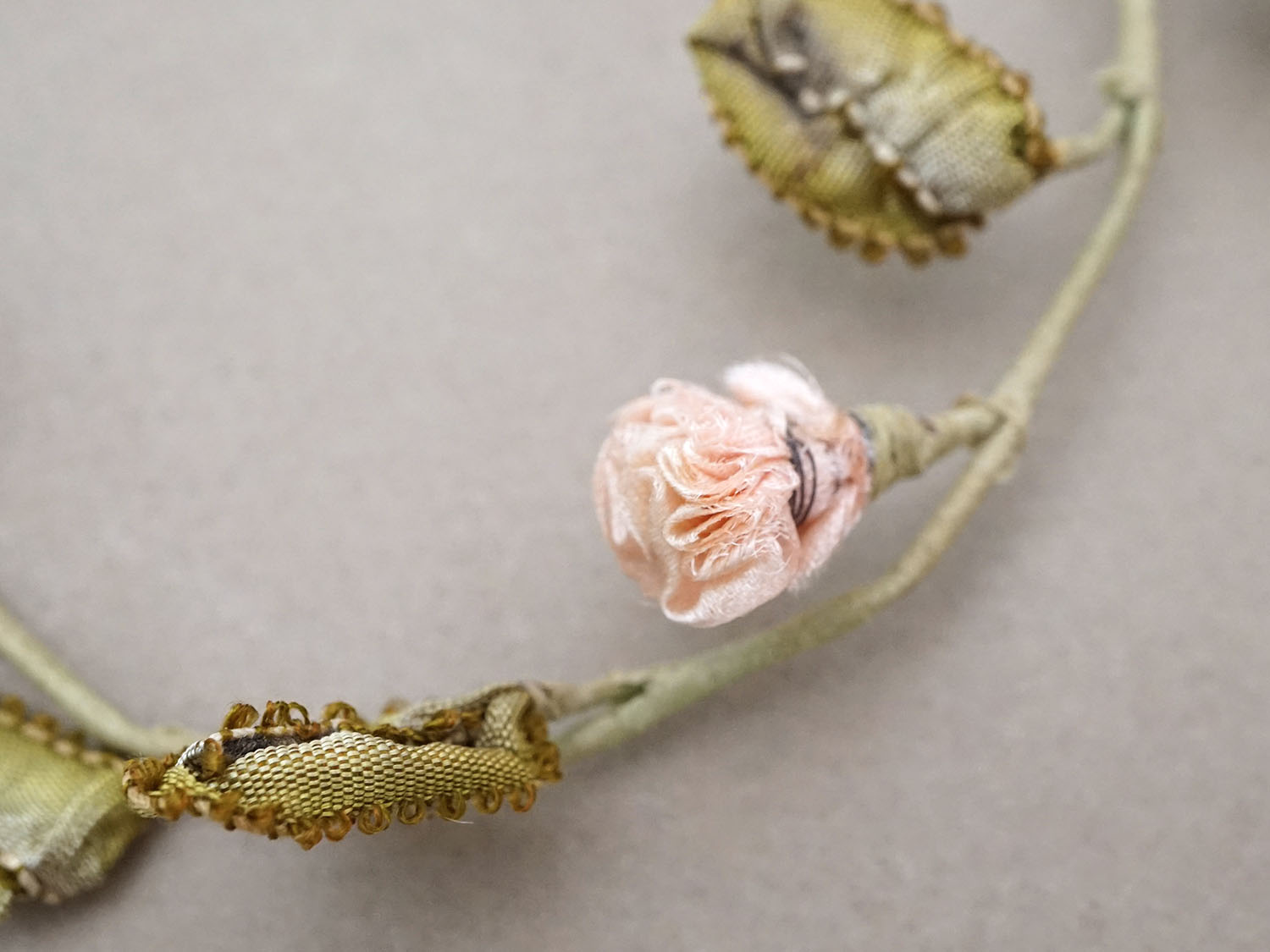 画像6: アンティーク シルク製 薔薇のロココトリム  42cm (6)